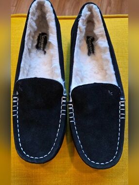 NWOT Koolaburra by UGG® Black Suede Shearling-Lined Moccasin Slippers